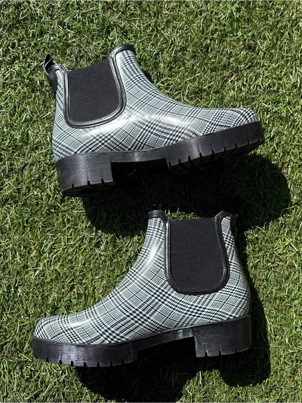 Jeffrey Campbell Cloudy Chelsea Black And Gray Plaid Rain Boots Sz(10)